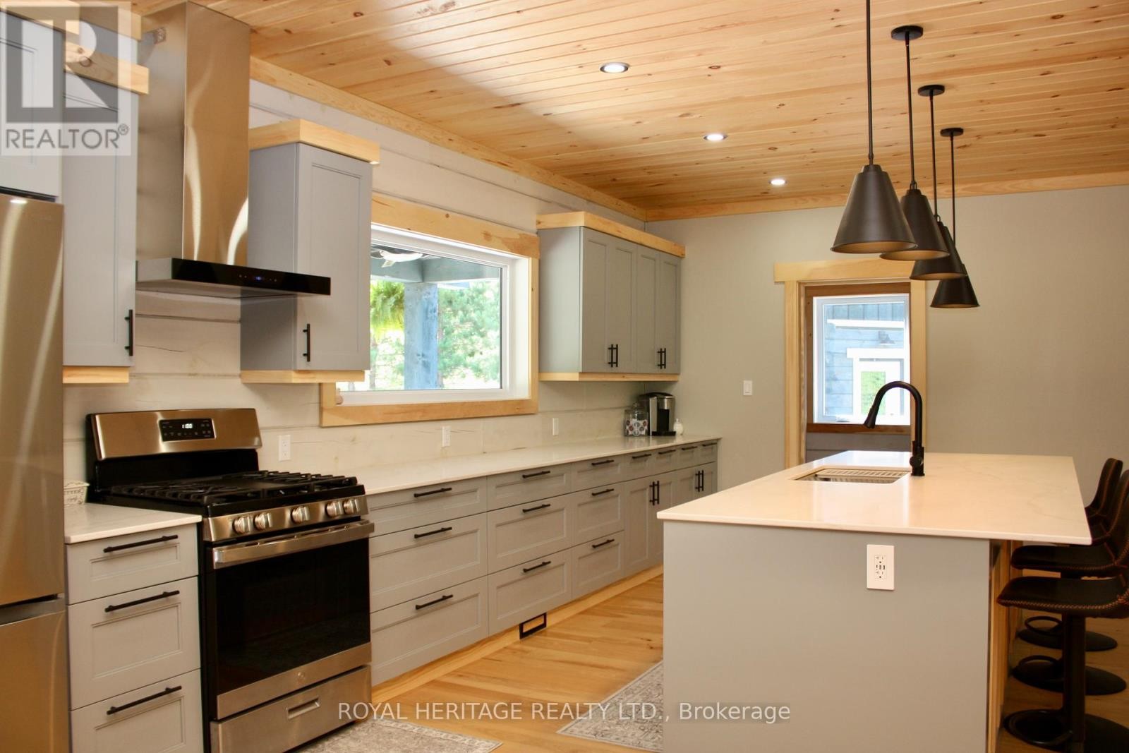 












414 PINE VIEW RIDGE ROAD

,
Tudor and Cashel (Tudor Ward),




Ontario
K0L1W0

