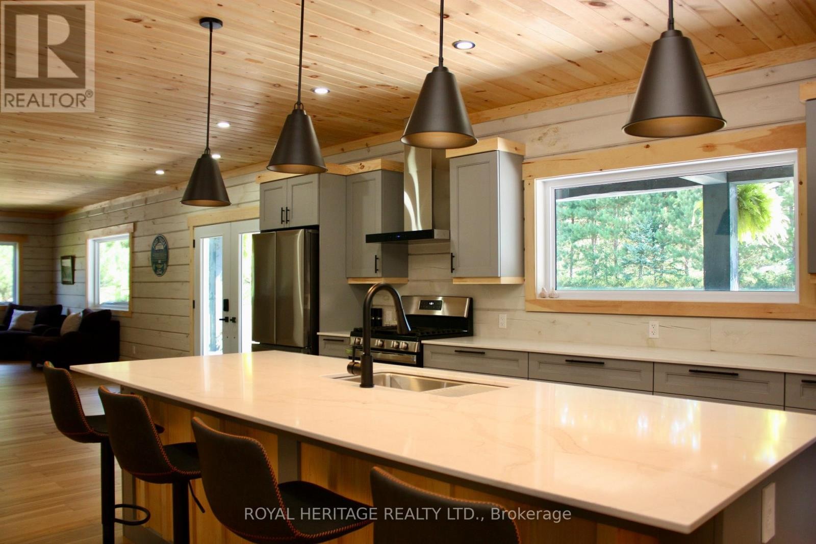 












414 PINE VIEW RIDGE ROAD

,
Tudor and Cashel (Tudor Ward),




Ontario
K0L1W0

