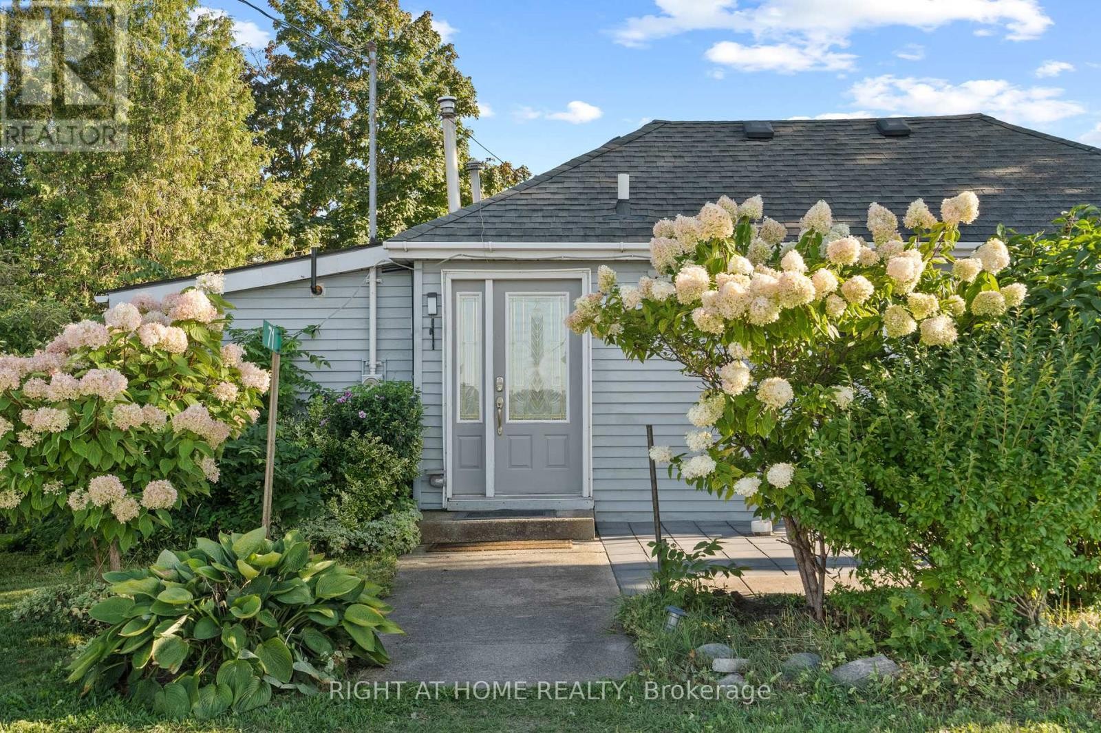 












71 LIGHTHOUSE DRIVE

,
Haldimand (Dunnville),




Ontario
N1A2W6

