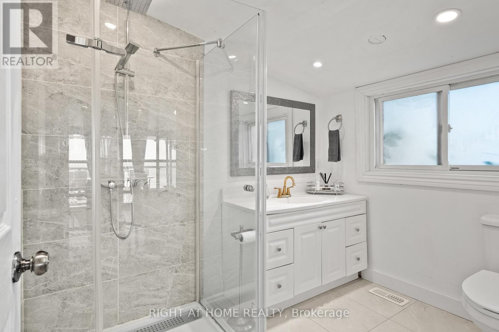 












71 LIGHTHOUSE DRIVE

,
Haldimand (Dunnville),




Ontario
N1A2W6

