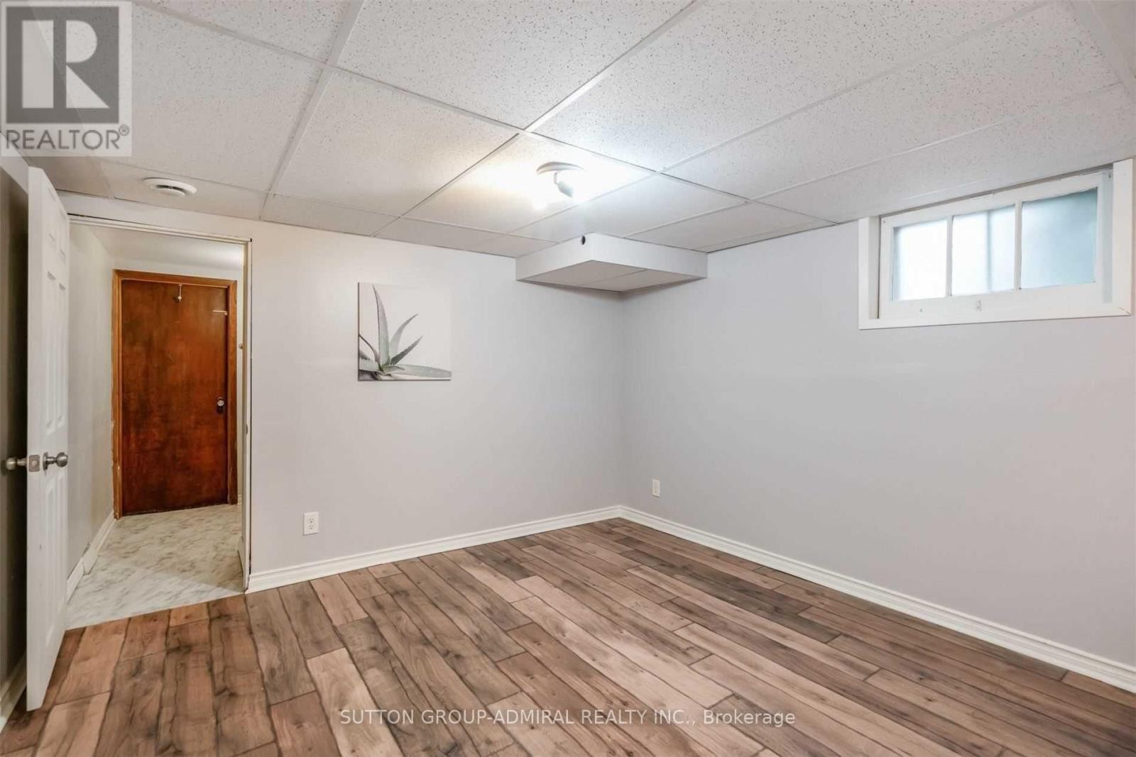 












3813 ST PETER AVENUE

,
Niagara Falls (Stamford),




Ontario
L2J2N7

