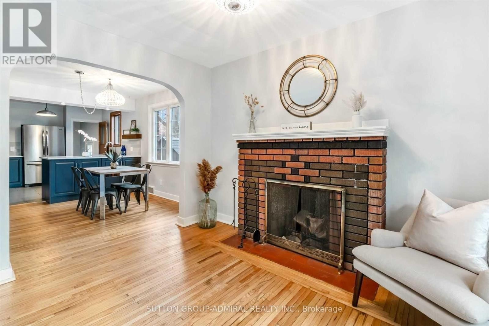












3813 ST PETER AVENUE

,
Niagara Falls (Stamford),




Ontario
L2J2N7

