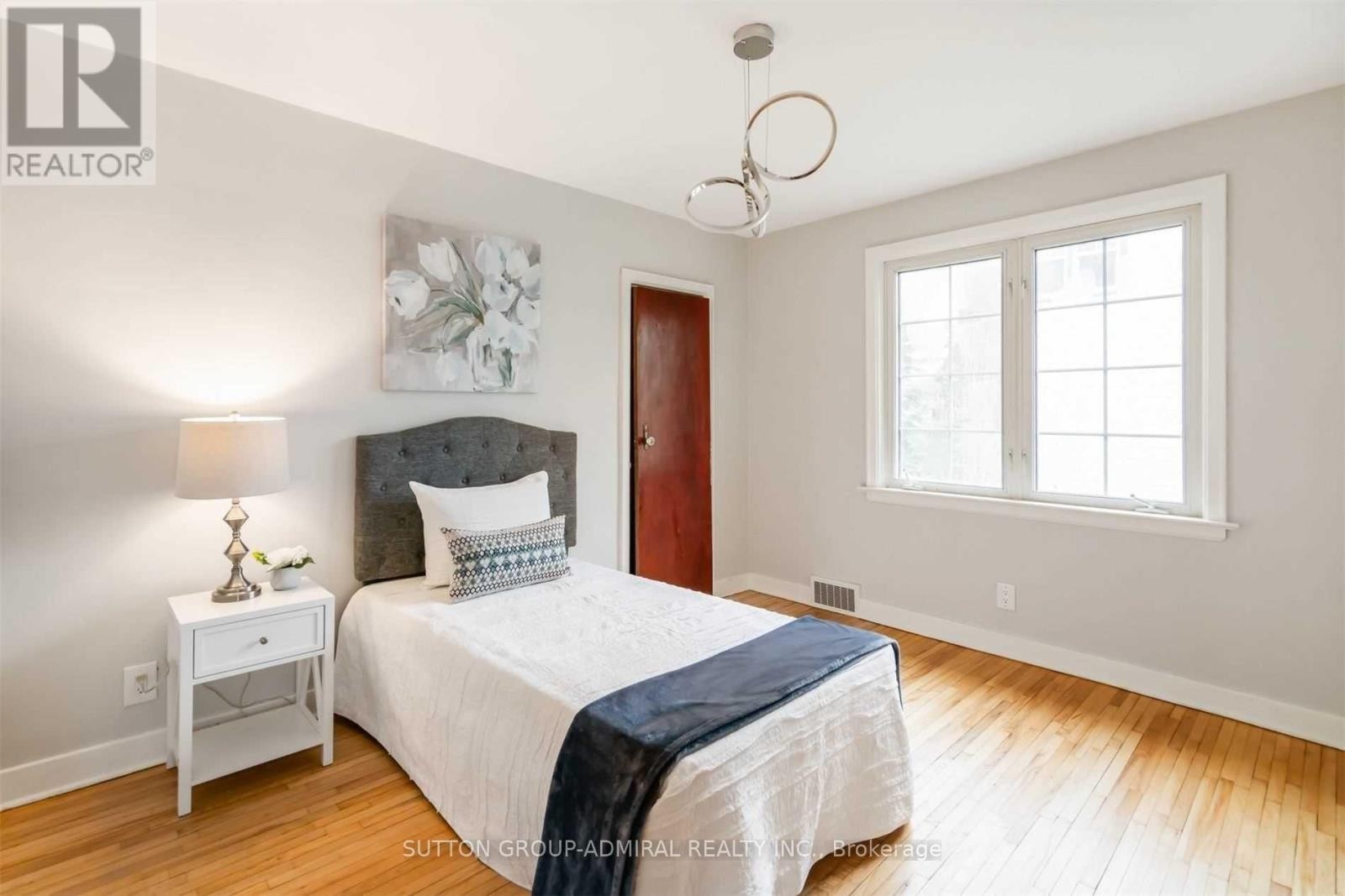 












3813 ST PETER AVENUE

,
Niagara Falls (Stamford),




Ontario
L2J2N7

