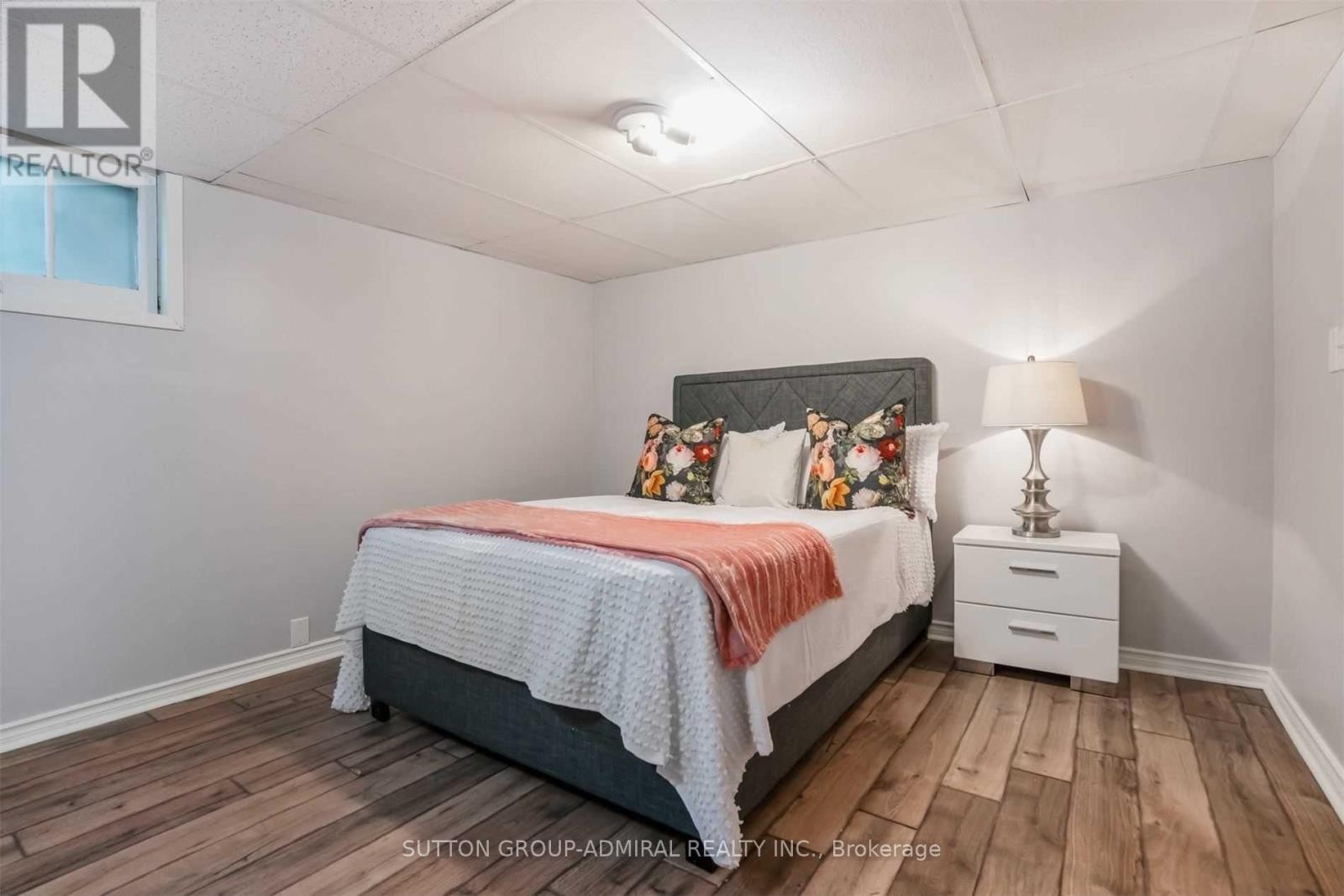 












3813 ST PETER AVENUE

,
Niagara Falls (Stamford),




Ontario
L2J2N7

