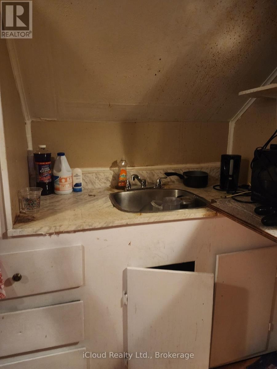 












95 CHETWOOD STREET

,
St. Catharines (Western Hill),




Ontario
L2S2A6

