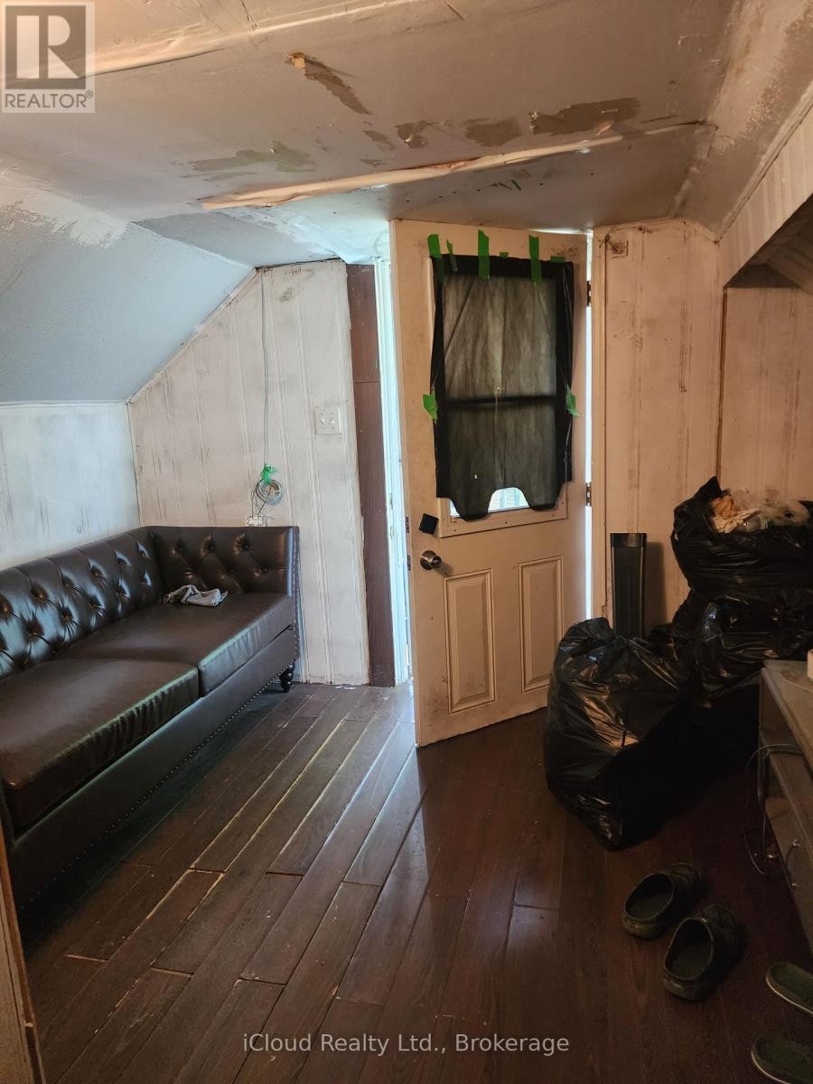 












95 CHETWOOD STREET

,
St. Catharines (Western Hill),




Ontario
L2S2A6

