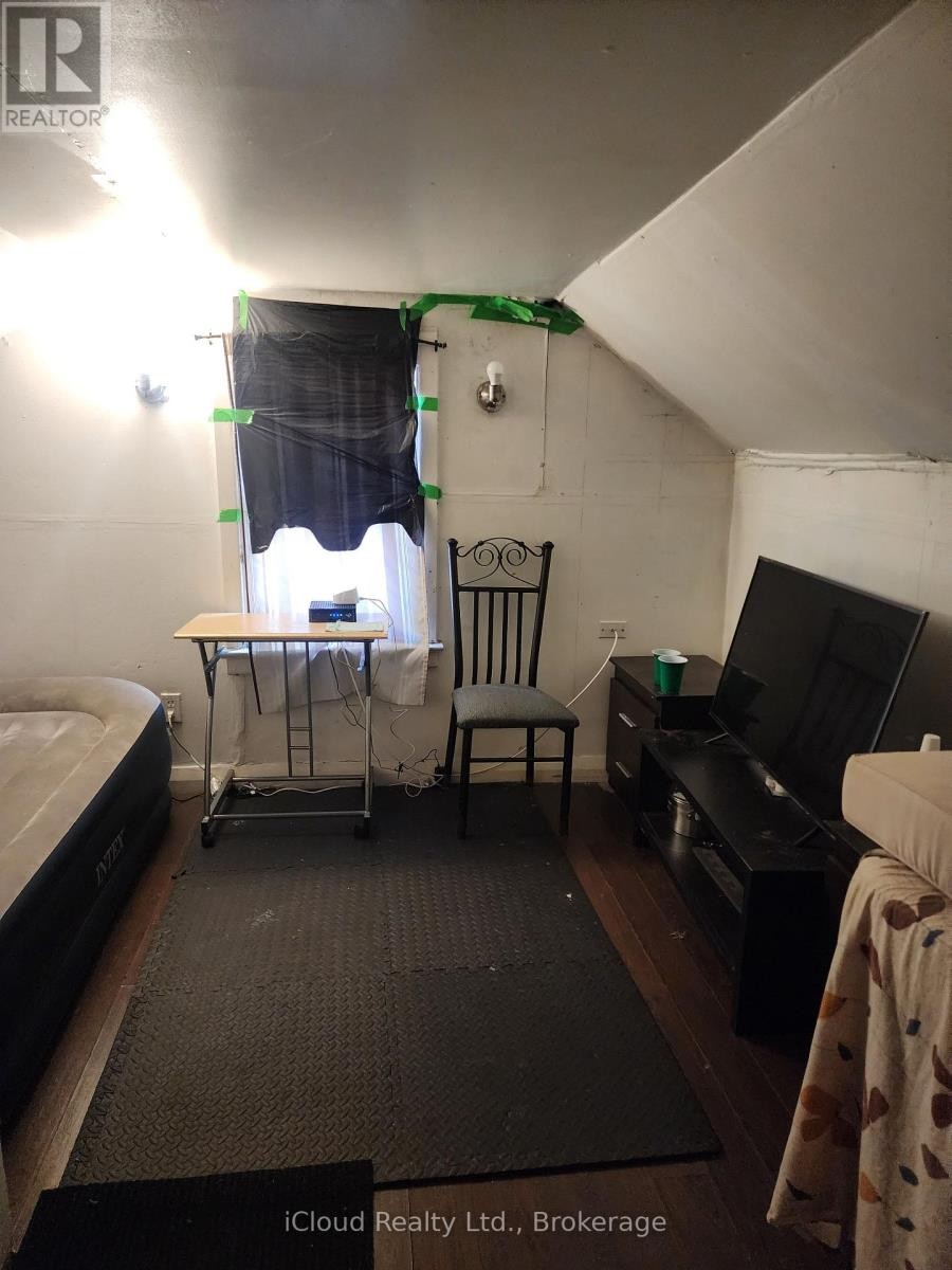 












95 CHETWOOD STREET

,
St. Catharines (Western Hill),




Ontario
L2S2A6

