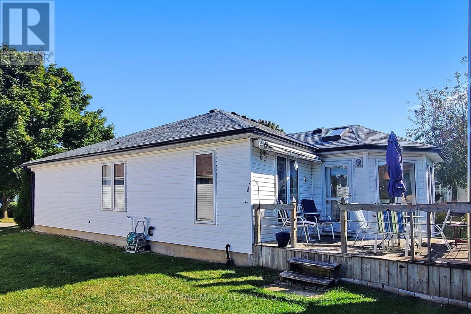 












8 GREENFIELD PLACE

,
Wilmot,




Ontario
N3A2G6

