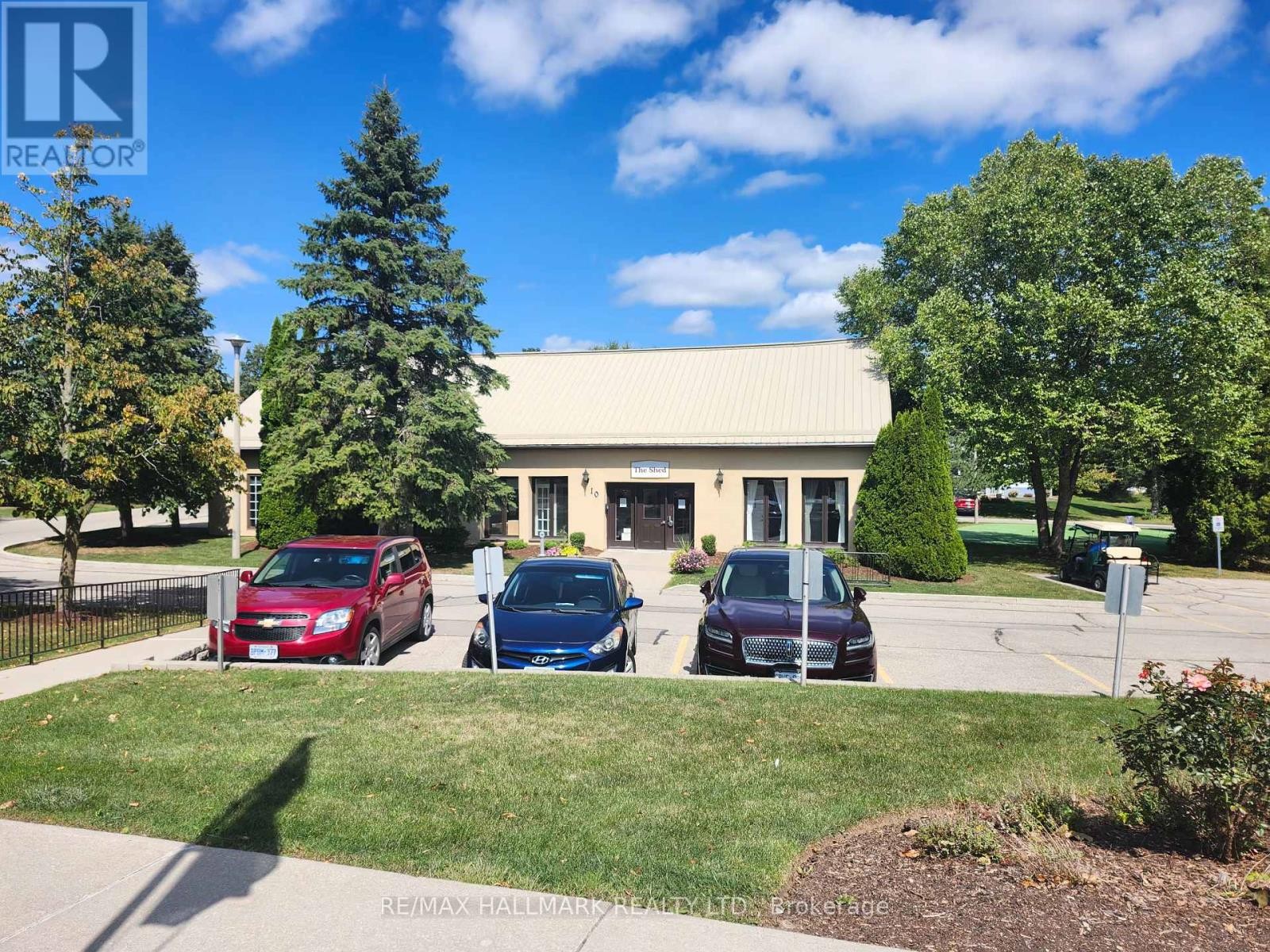 












8 GREENFIELD PLACE

,
Wilmot,




Ontario
N3A2G6

