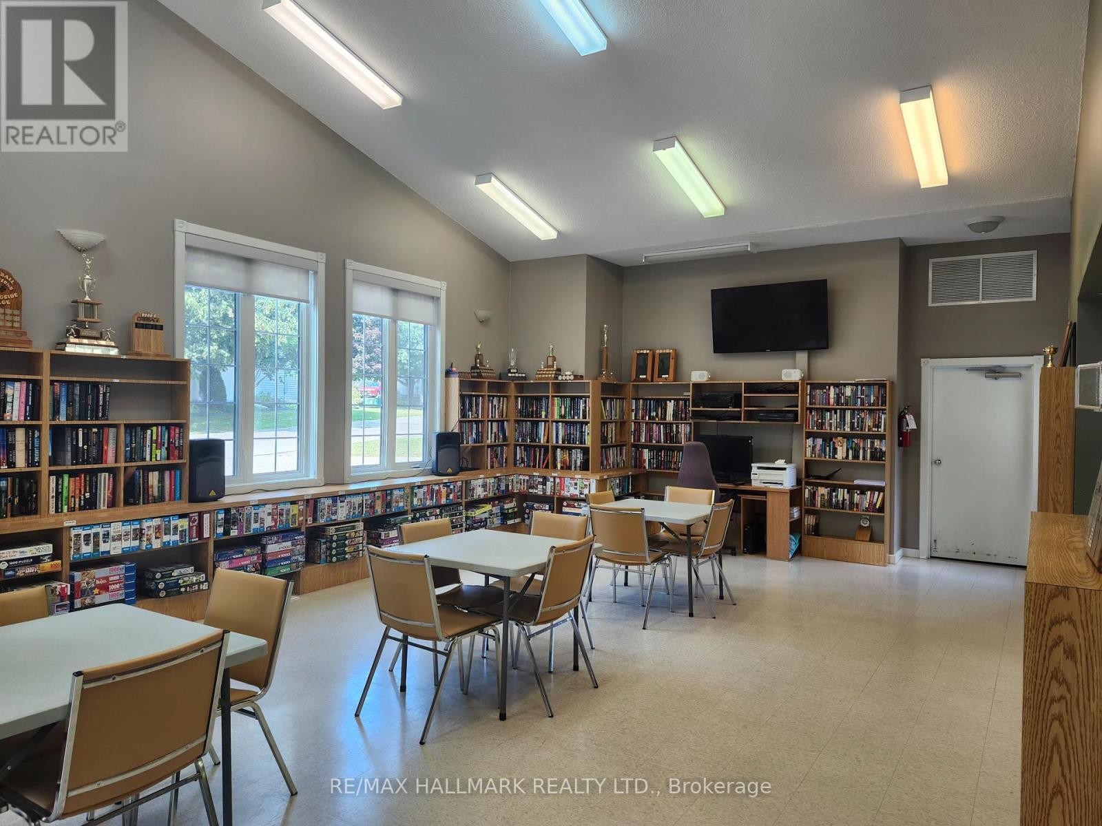 












8 GREENFIELD PLACE

,
Wilmot,




Ontario
N3A2G6

