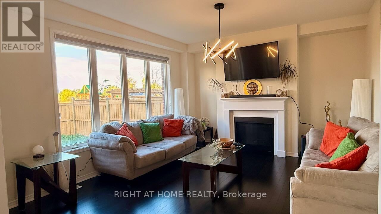 












52 ROYAL COACHMAN WAY

,
Hamilton (Stoney Creek Mountain),




Ontario
L8J0M2

