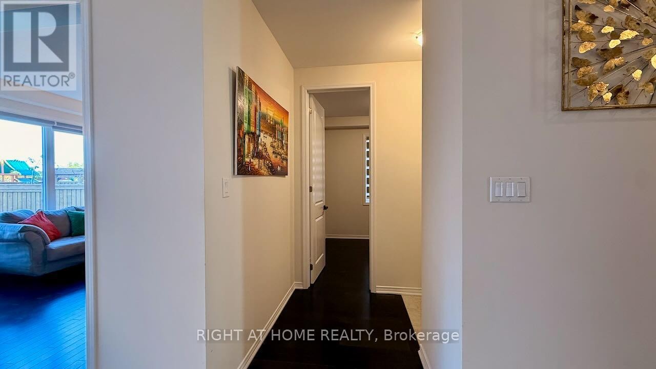 












52 ROYAL COACHMAN WAY

,
Hamilton (Stoney Creek Mountain),




Ontario
L8J0M2

