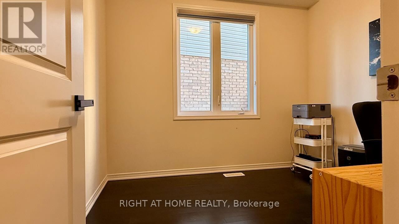 












52 ROYAL COACHMAN WAY

,
Hamilton (Stoney Creek Mountain),




Ontario
L8J0M2

