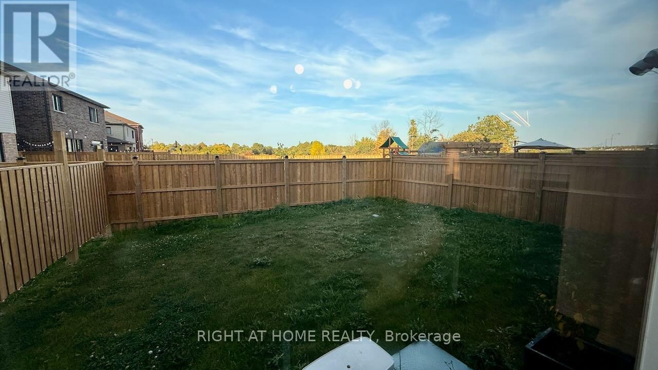 












52 ROYAL COACHMAN WAY

,
Hamilton (Stoney Creek Mountain),




Ontario
L8J0M2

