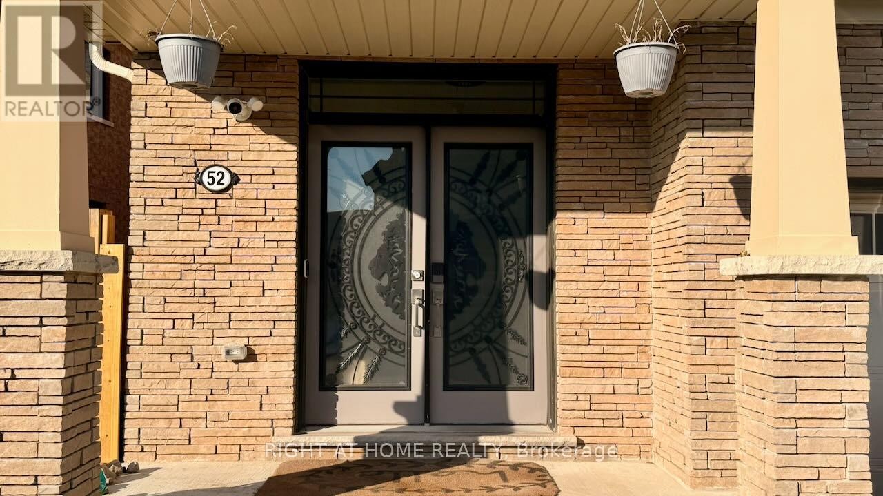 












52 ROYAL COACHMAN WAY

,
Hamilton (Stoney Creek Mountain),




Ontario
L8J0M2

