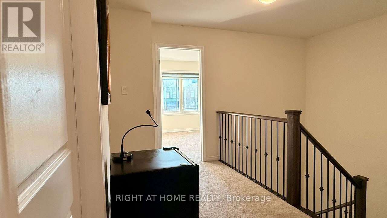 












52 ROYAL COACHMAN WAY

,
Hamilton (Stoney Creek Mountain),




Ontario
L8J0M2

