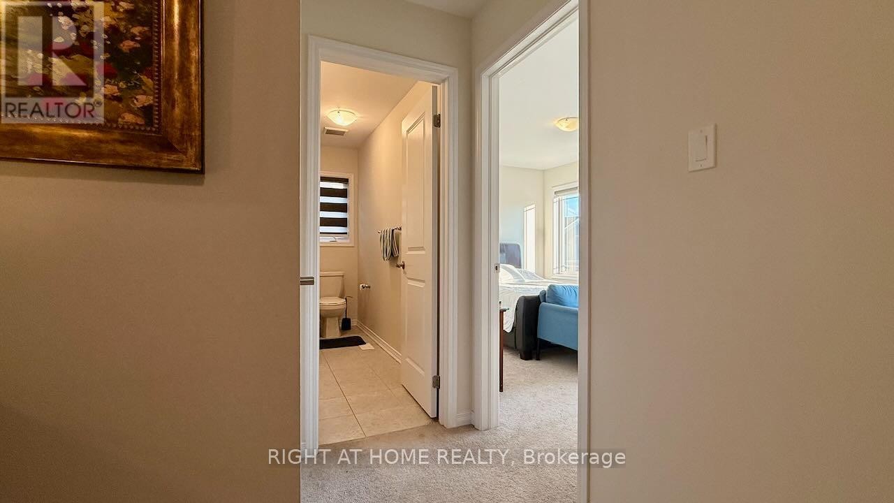 












52 ROYAL COACHMAN WAY

,
Hamilton (Stoney Creek Mountain),




Ontario
L8J0M2

