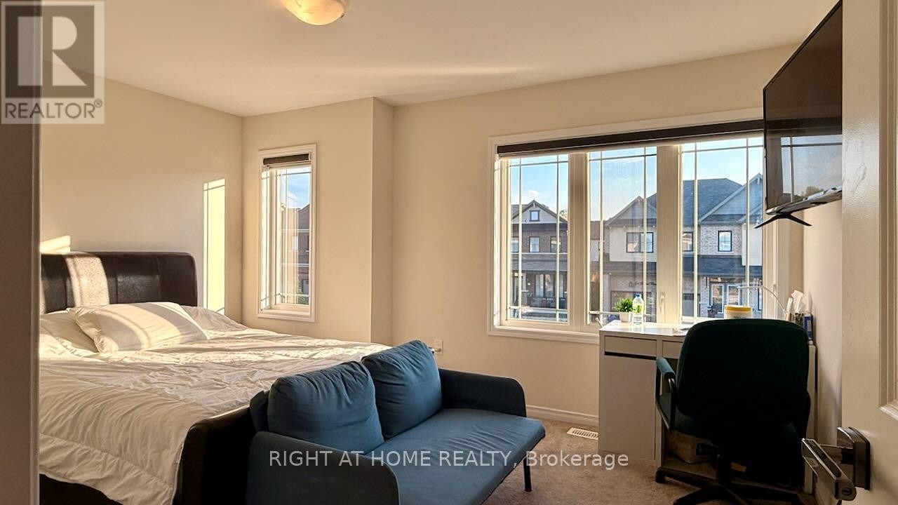 












52 ROYAL COACHMAN WAY

,
Hamilton (Stoney Creek Mountain),




Ontario
L8J0M2

