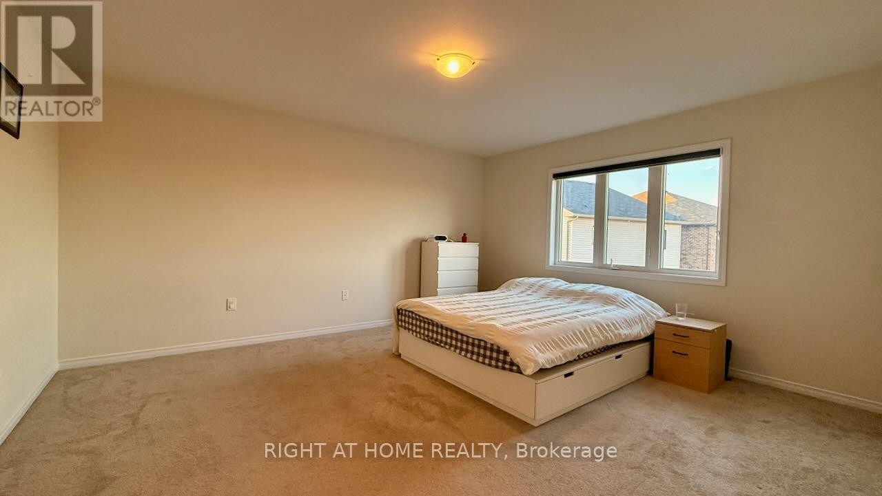 












52 ROYAL COACHMAN WAY

,
Hamilton (Stoney Creek Mountain),




Ontario
L8J0M2

