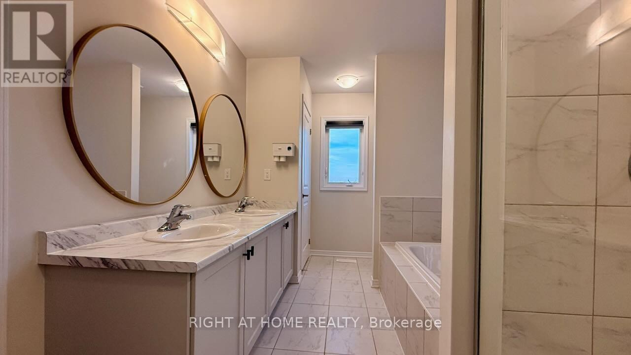 












52 ROYAL COACHMAN WAY

,
Hamilton (Stoney Creek Mountain),




Ontario
L8J0M2

