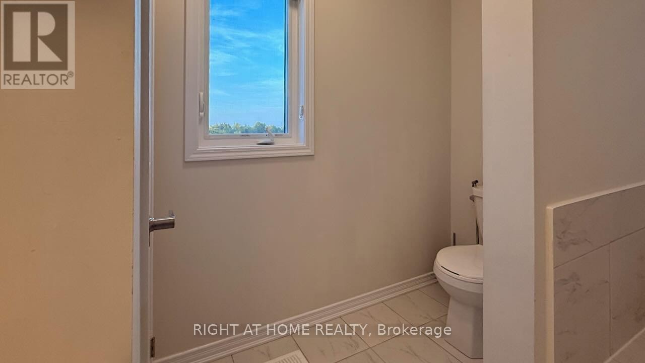 












52 ROYAL COACHMAN WAY

,
Hamilton (Stoney Creek Mountain),




Ontario
L8J0M2

