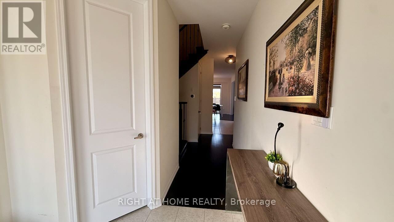 












52 ROYAL COACHMAN WAY

,
Hamilton (Stoney Creek Mountain),




Ontario
L8J0M2

