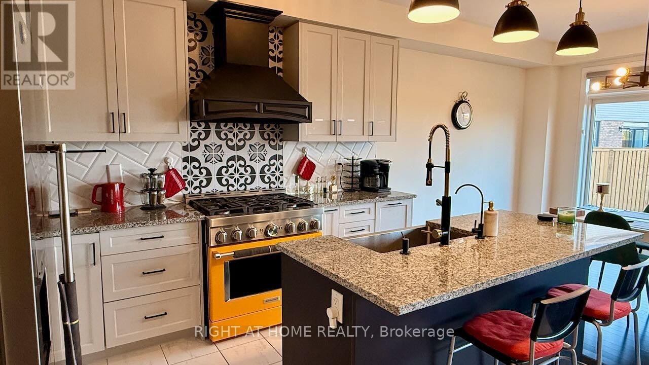 












52 ROYAL COACHMAN WAY

,
Hamilton (Stoney Creek Mountain),




Ontario
L8J0M2

