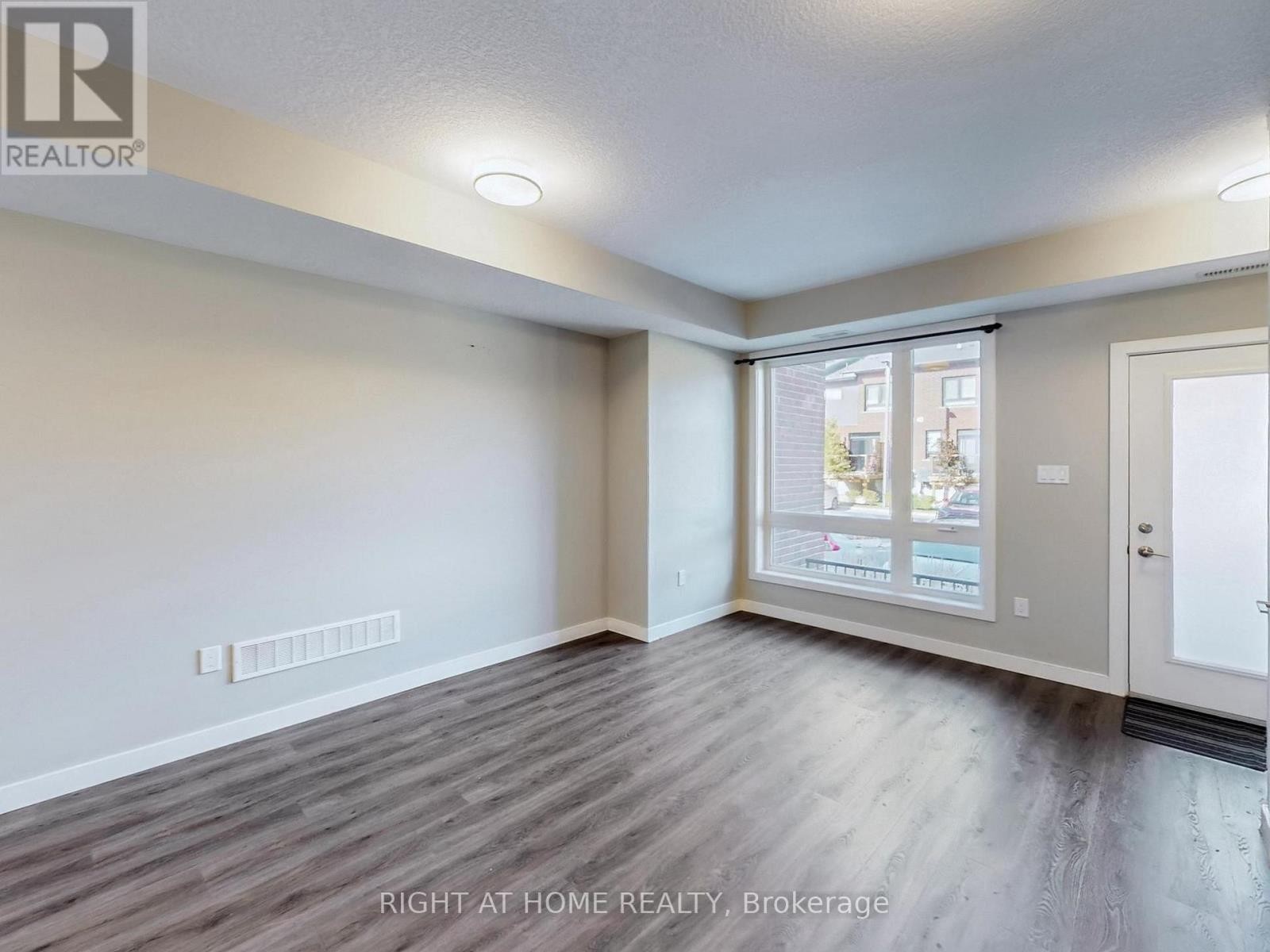 












07 - 83 BEECHWOOD AVENUE

,
Guelph (Junction/Onward Willow),




Ontario
N1H5Z7

