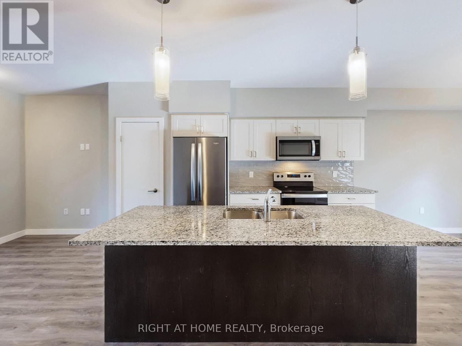 












07 - 83 BEECHWOOD AVENUE

,
Guelph (Junction/Onward Willow),




Ontario
N1H5Z7


