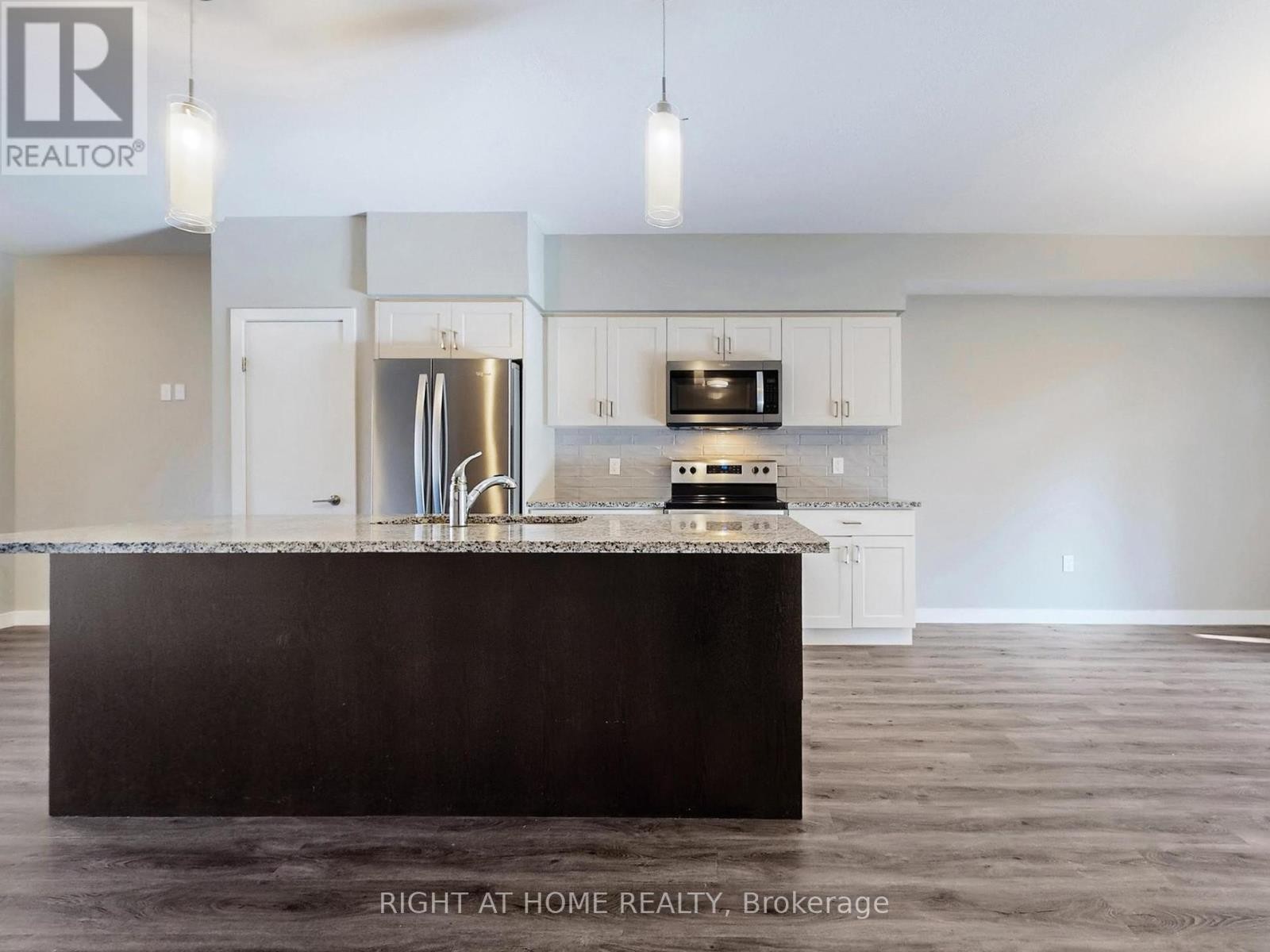 












07 - 83 BEECHWOOD AVENUE

,
Guelph (Junction/Onward Willow),




Ontario
N1H5Z7

