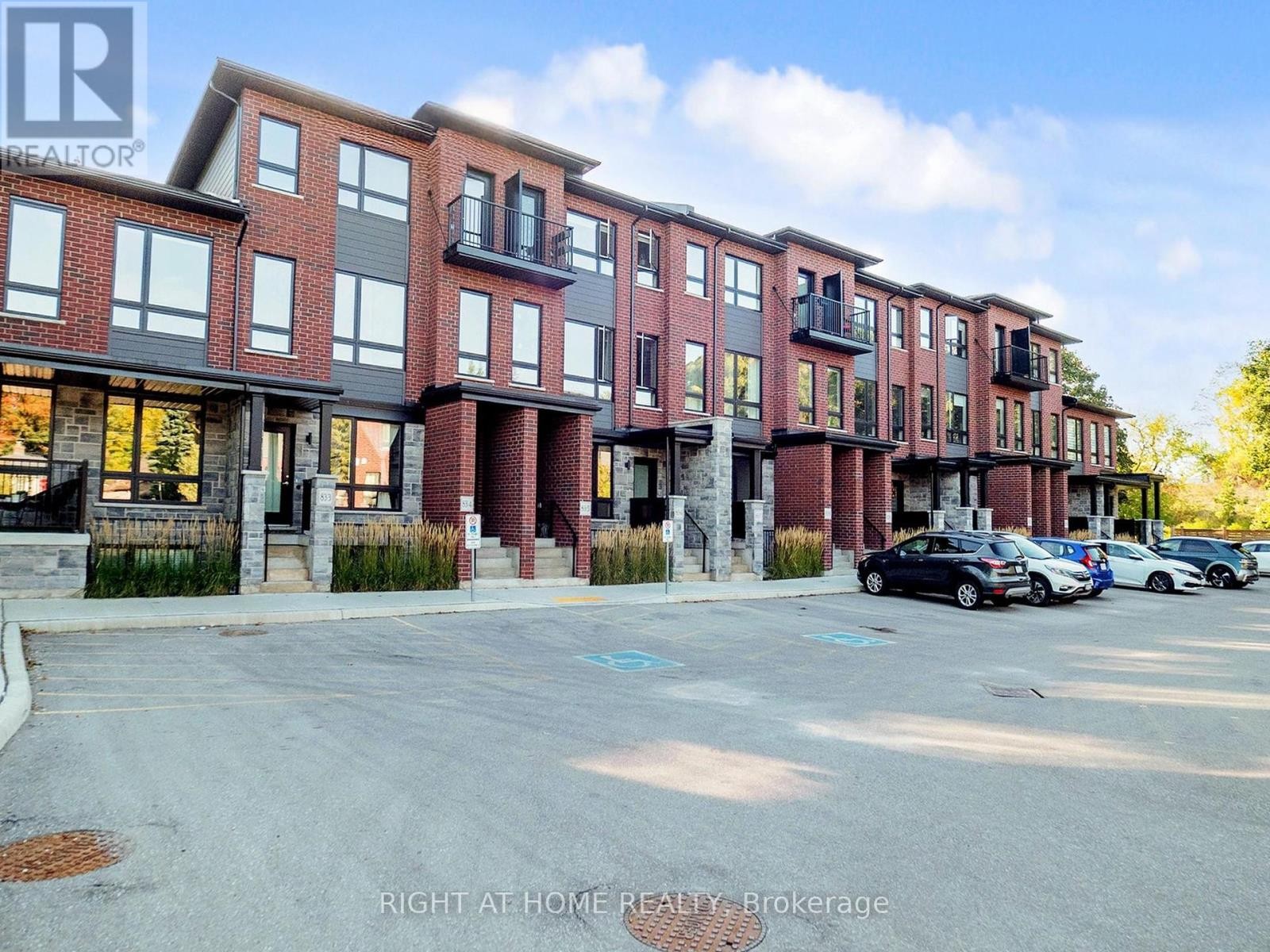 












07 - 83 BEECHWOOD AVENUE

,
Guelph (Junction/Onward Willow),




Ontario
N1H5Z7

