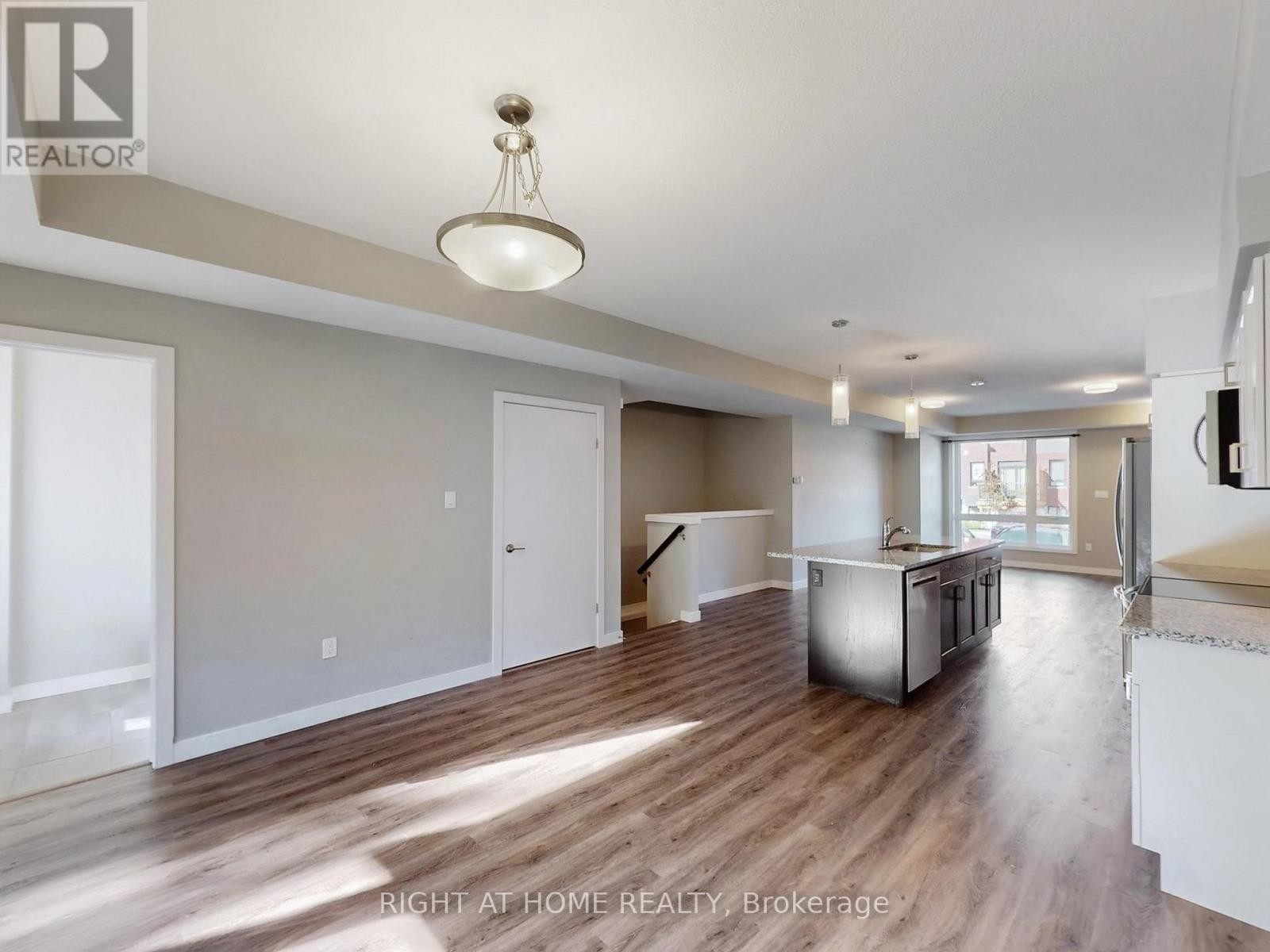 












07 - 83 BEECHWOOD AVENUE

,
Guelph (Junction/Onward Willow),




Ontario
N1H5Z7


