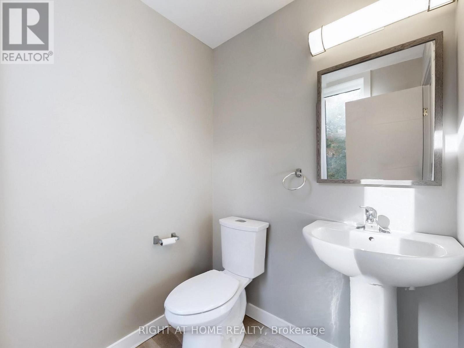 












07 - 83 BEECHWOOD AVENUE

,
Guelph (Junction/Onward Willow),




Ontario
N1H5Z7

