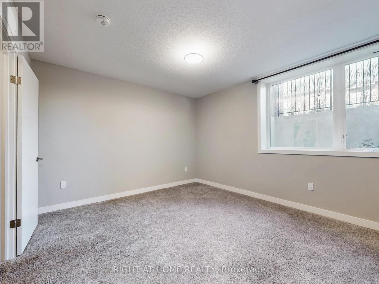 












07 - 83 BEECHWOOD AVENUE

,
Guelph (Junction/Onward Willow),




Ontario
N1H5Z7

