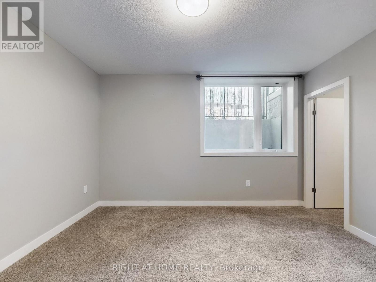 












07 - 83 BEECHWOOD AVENUE

,
Guelph (Junction/Onward Willow),




Ontario
N1H5Z7

