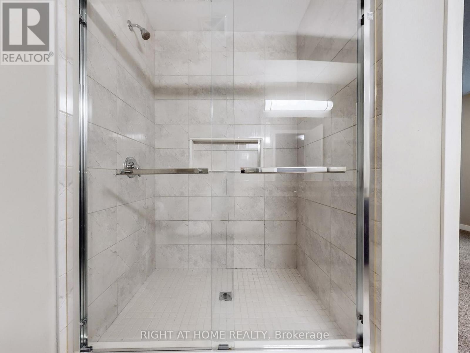 












07 - 83 BEECHWOOD AVENUE

,
Guelph (Junction/Onward Willow),




Ontario
N1H5Z7

