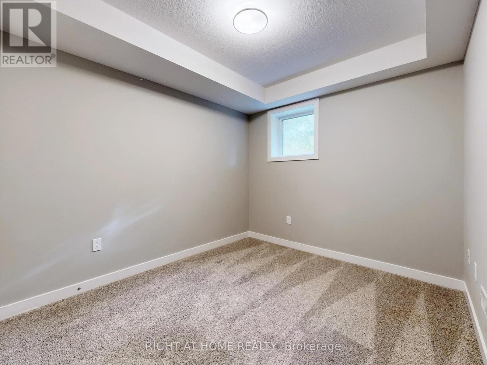 












07 - 83 BEECHWOOD AVENUE

,
Guelph (Junction/Onward Willow),




Ontario
N1H5Z7

