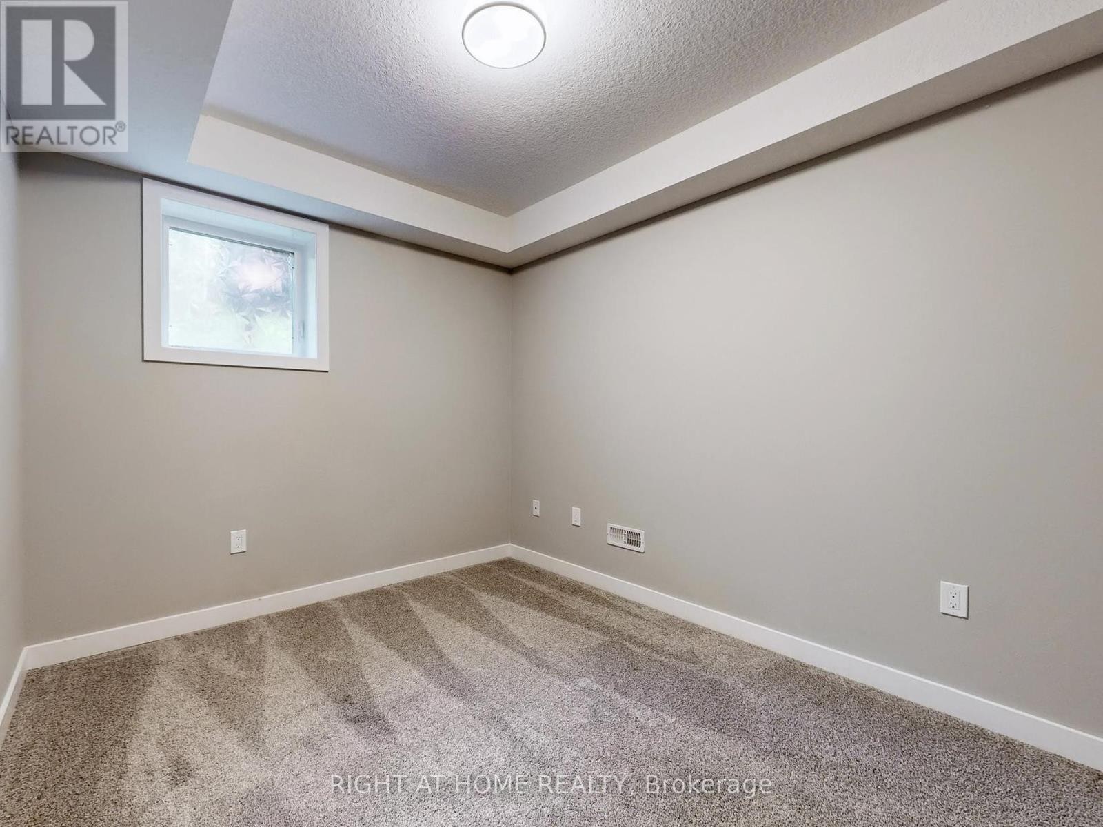 












07 - 83 BEECHWOOD AVENUE

,
Guelph (Junction/Onward Willow),




Ontario
N1H5Z7

