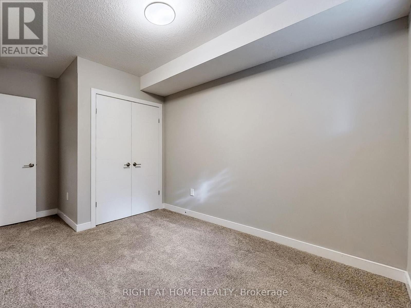 












07 - 83 BEECHWOOD AVENUE

,
Guelph (Junction/Onward Willow),




Ontario
N1H5Z7


