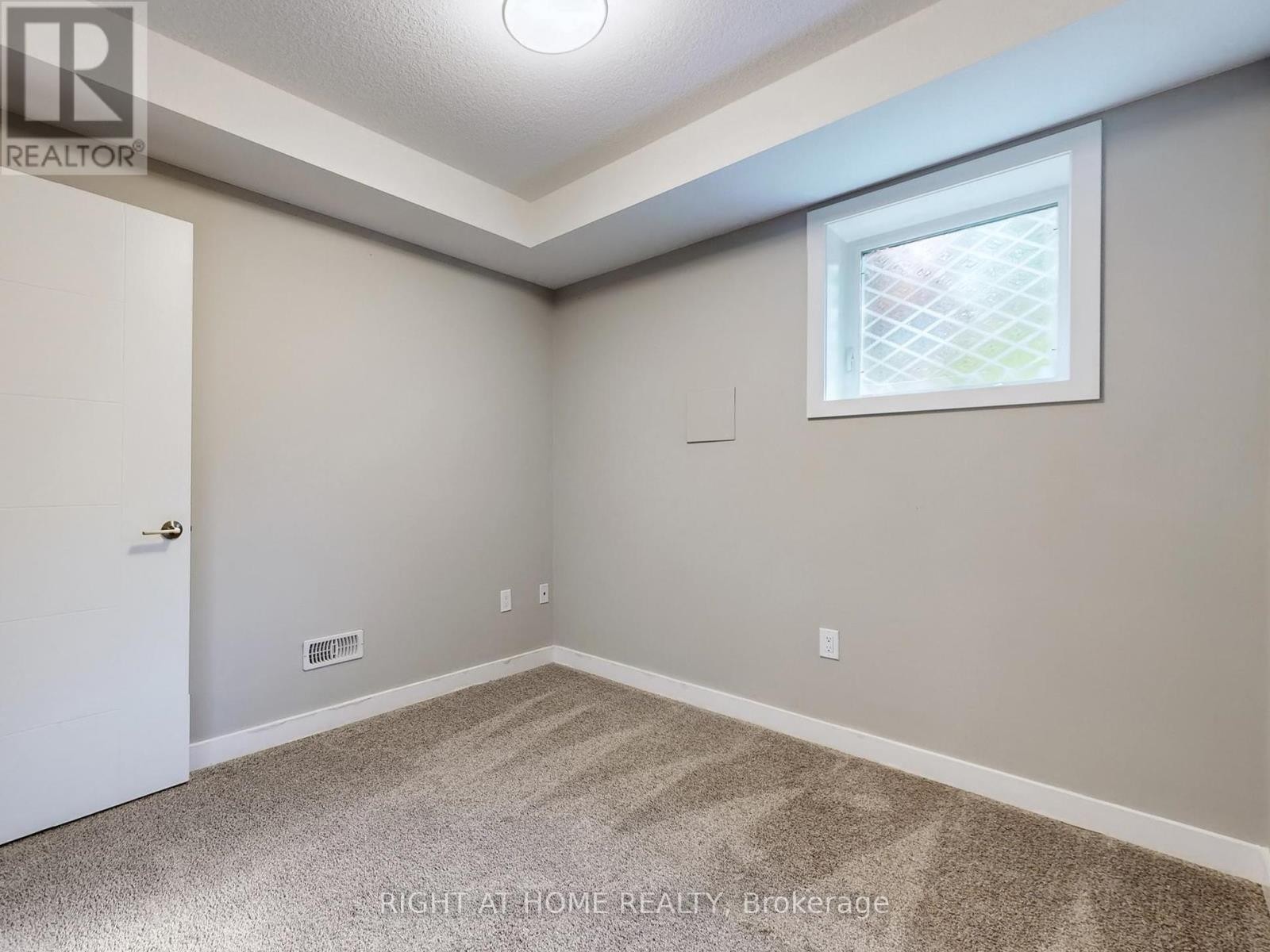 












07 - 83 BEECHWOOD AVENUE

,
Guelph (Junction/Onward Willow),




Ontario
N1H5Z7

