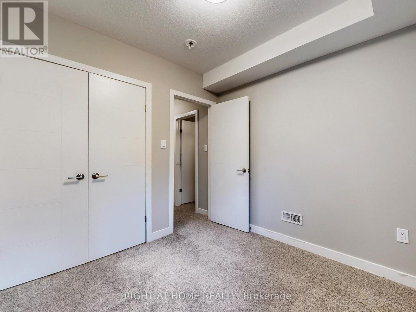 












07 - 83 BEECHWOOD AVENUE

,
Guelph (Junction/Onward Willow),




Ontario
N1H5Z7

