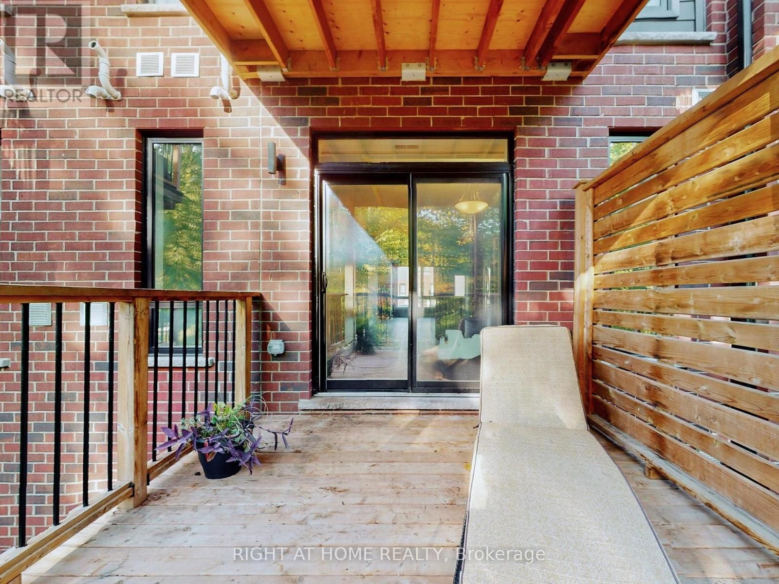 












07 - 83 BEECHWOOD AVENUE

,
Guelph (Junction/Onward Willow),




Ontario
N1H5Z7

