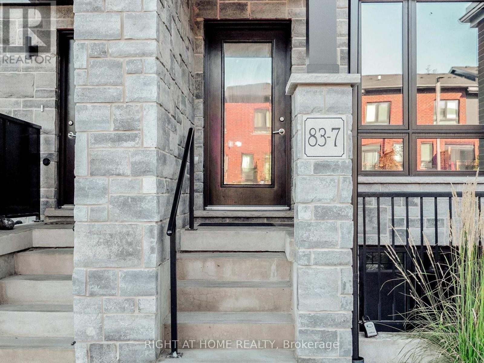 












07 - 83 BEECHWOOD AVENUE

,
Guelph (Junction/Onward Willow),




Ontario
N1H5Z7

