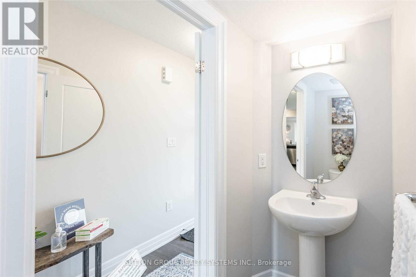 












54 NIESON STREET

,
Cambridge,




Ontario
N1R0B9

