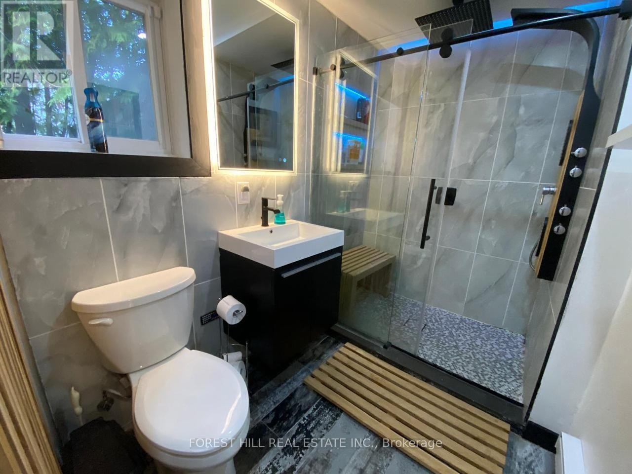 












216 TIMMONS STREET

,
Blue Mountains,




Ontario
L9Y0L2

