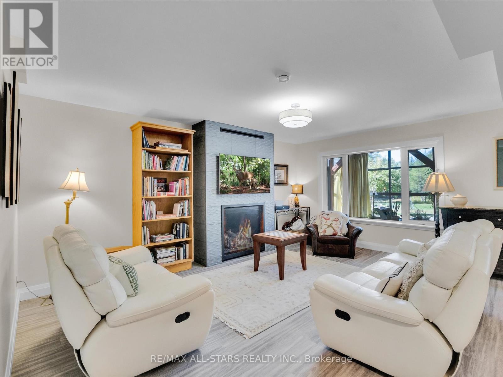 












1435 FALKENBURG ROAD

,
Muskoka Lakes (Monck (Muskoka Lakes)),




Ontario
P1L1X4

