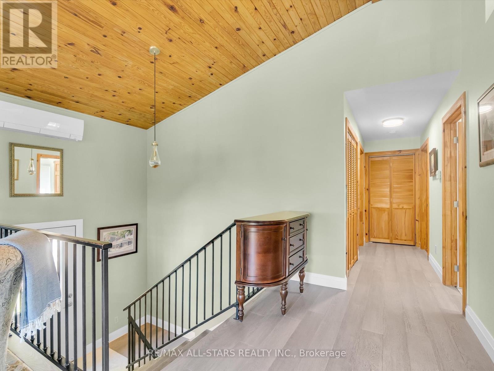 












1435 FALKENBURG ROAD

,
Muskoka Lakes (Monck (Muskoka Lakes)),




Ontario
P1L1X4

