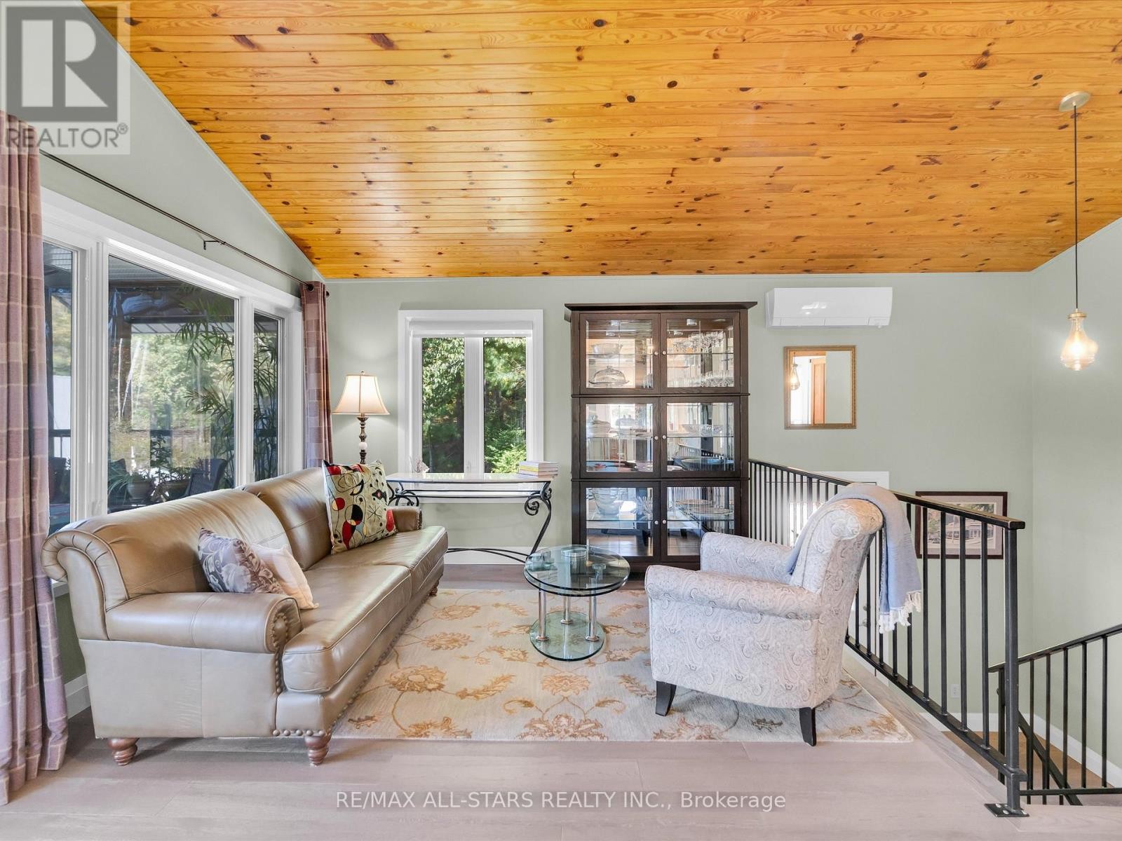 












1435 FALKENBURG ROAD

,
Muskoka Lakes (Monck (Muskoka Lakes)),




Ontario
P1L1X4

