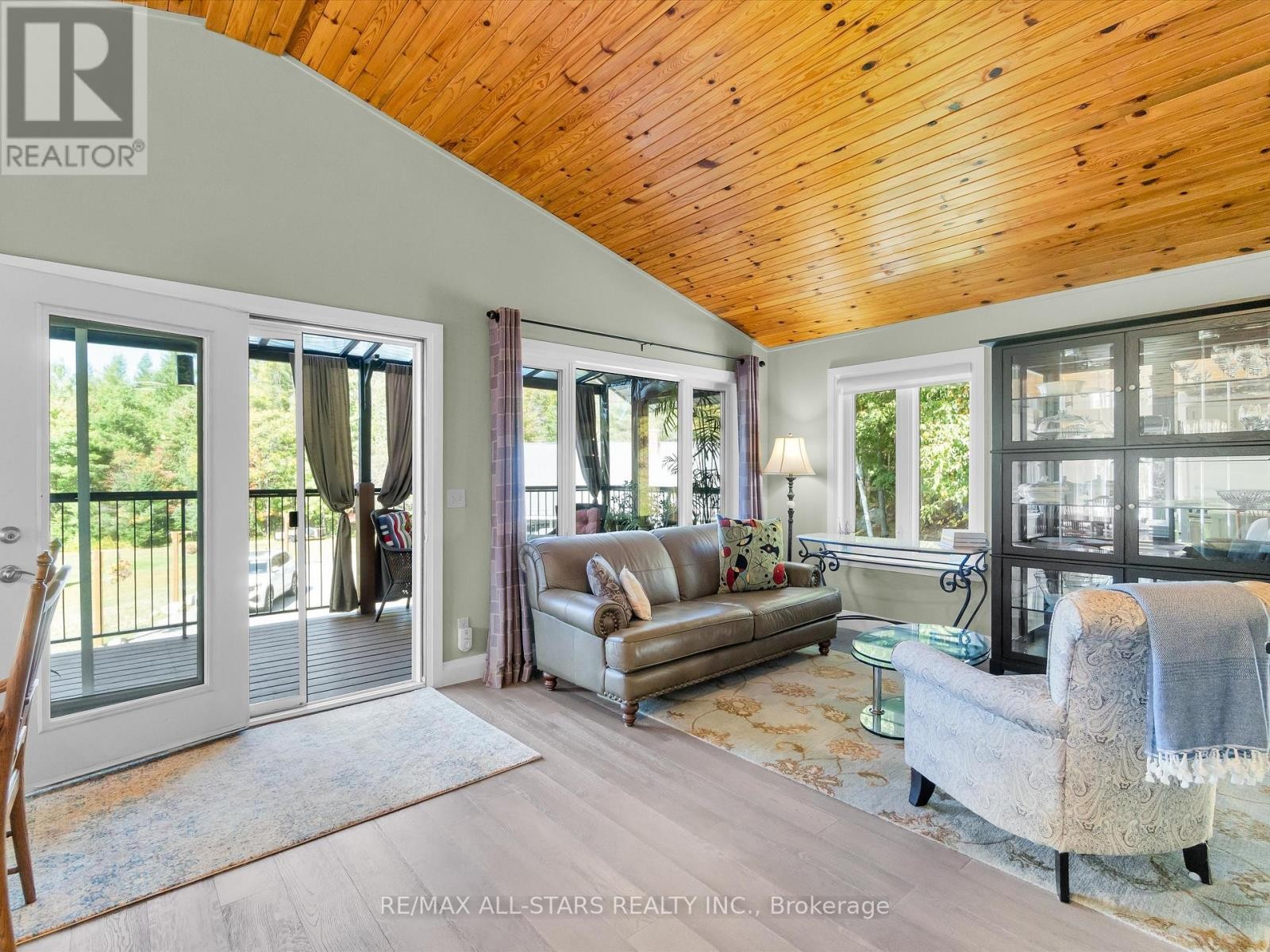 












1435 FALKENBURG ROAD

,
Muskoka Lakes (Monck (Muskoka Lakes)),




Ontario
P1L1X4

