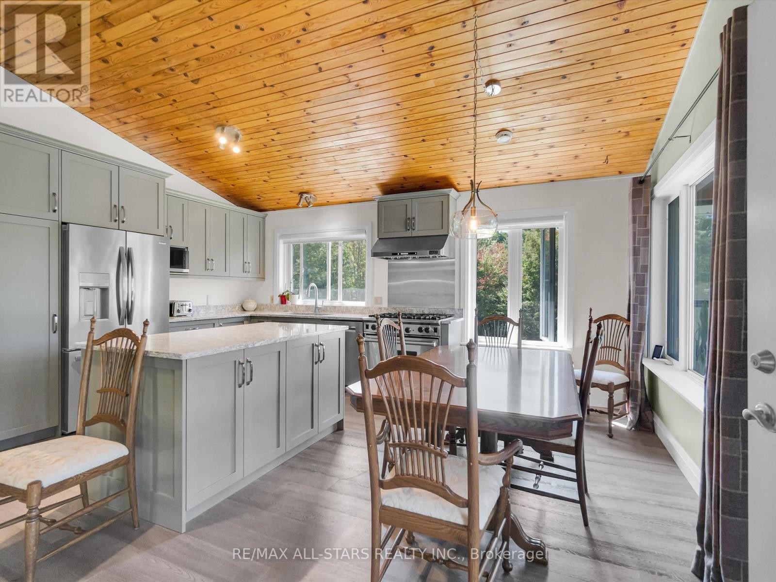 












1435 FALKENBURG ROAD

,
Muskoka Lakes (Monck (Muskoka Lakes)),




Ontario
P1L1X4

